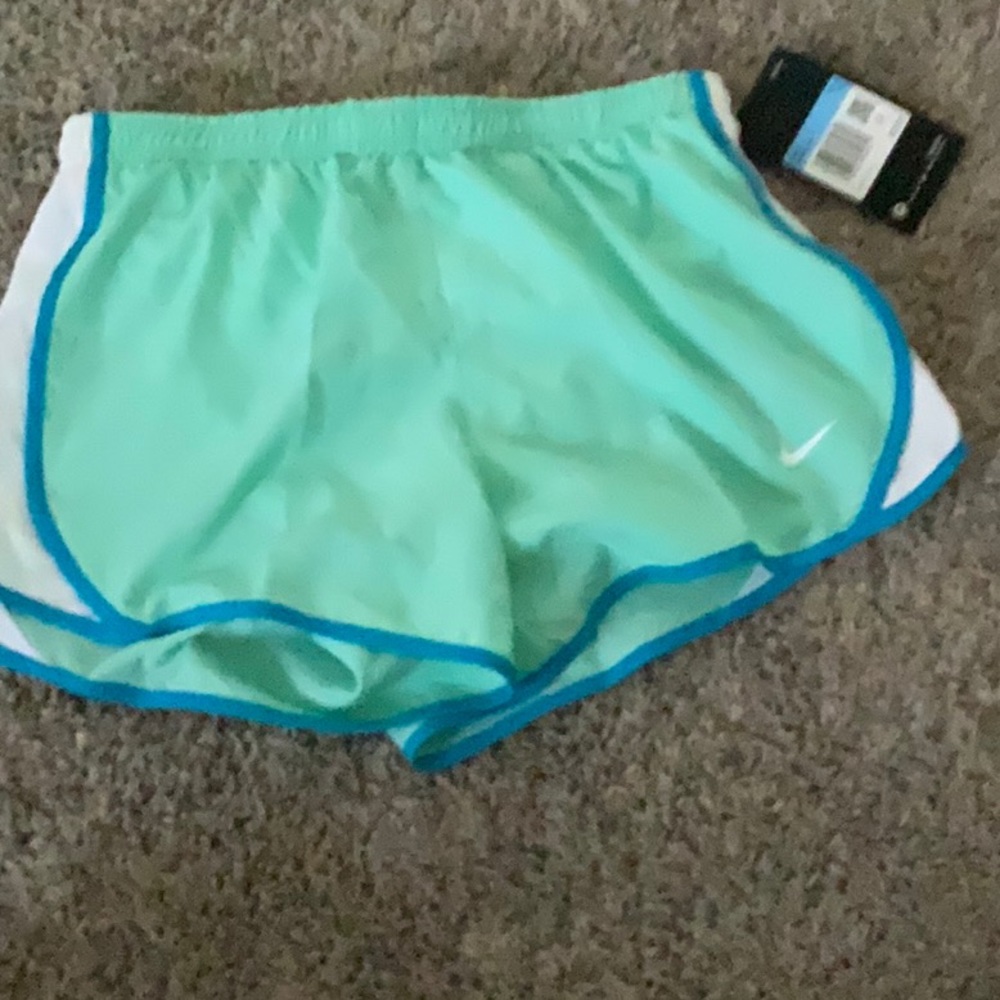 Girls Nike shorts size medium